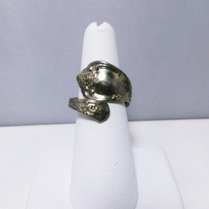 Vintage Beauty Natural Patina W.M. Rogers Ornate Silver Plated Spoon Ring